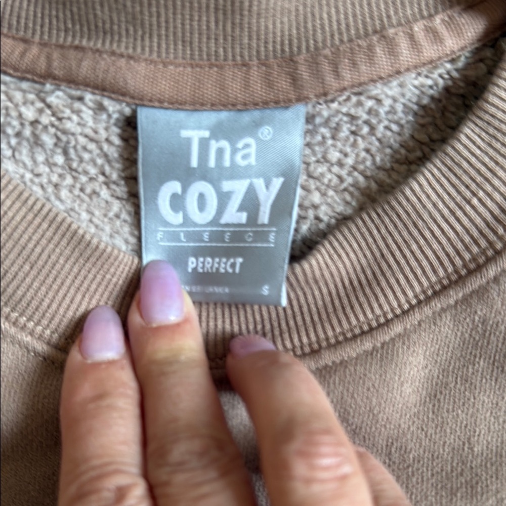 TNA by Aritzia Tan crop sweatshirt - Picture 2 of 3